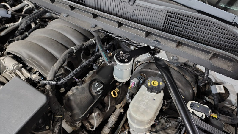 J&L 14-18 Chevy Silverado 1500 / 14-18 GMC Sierra 1500 4.3L V6 Oil Separator - Clear Anodized