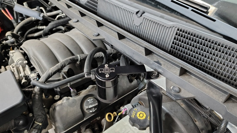 J&L 14-18 Chevy Silverado 1500 / 14-18 GMC Sierra 1500 4.3L V6 Oil Separator - Black Anodized