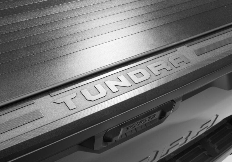 Retrax 19-24 RAM 5ft 7in Bed w/ RAM Boxes Retrax EQ Bed Cover