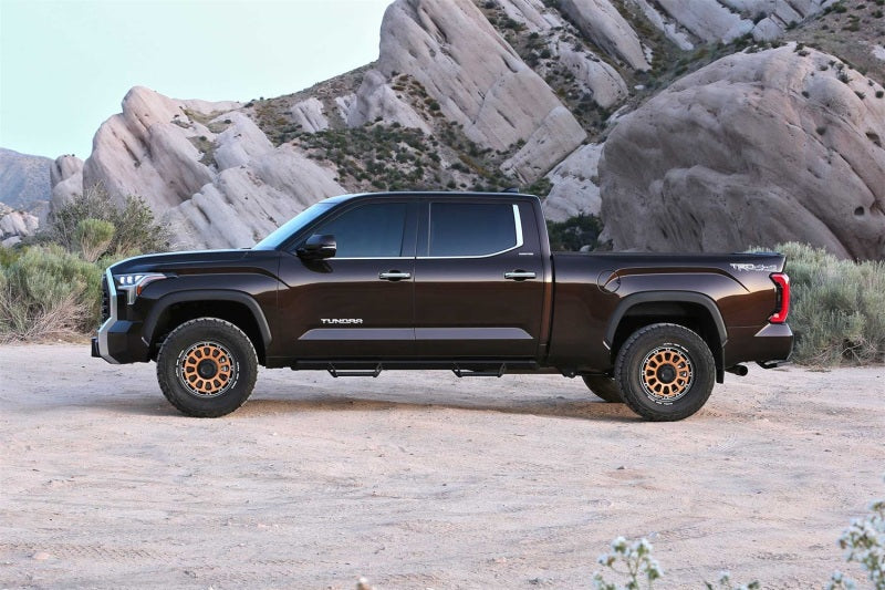 Fabtech 2022 Toyota Tundra 4WD Factory Rear Coils 3in UCA Sys w/Fr Dirt Logic 2.5 Resi C/O Rr Coil