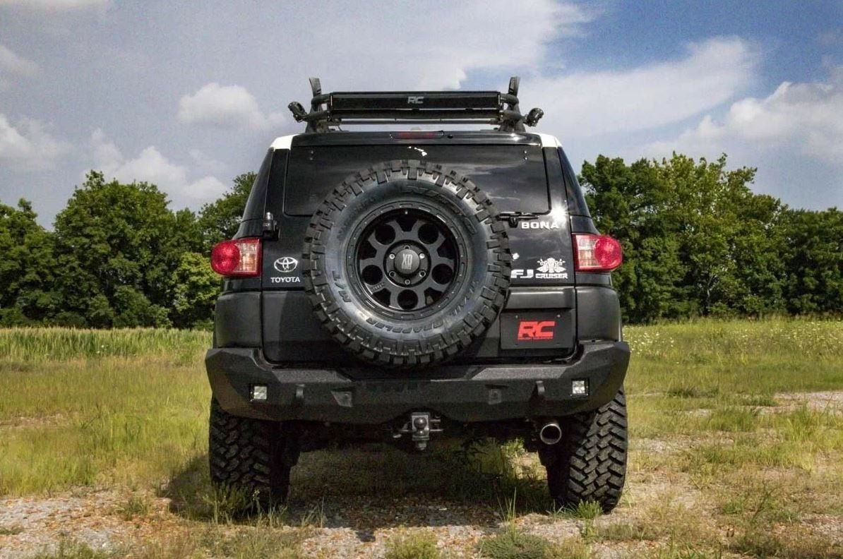 Rough Country 76040 Lift Kit 3" with Performance M1 Monotube Struts for 2007-2014 FJ Cruiser