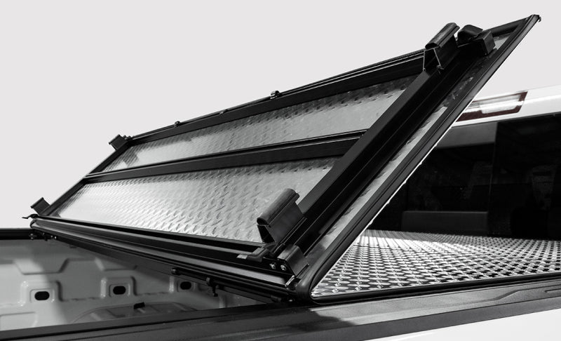 Access 19-22 Chevrolet/GMC 1500 5ft 8in Bed LOMAX Folding Hard Cover - (w/o Bedside Storage Box)