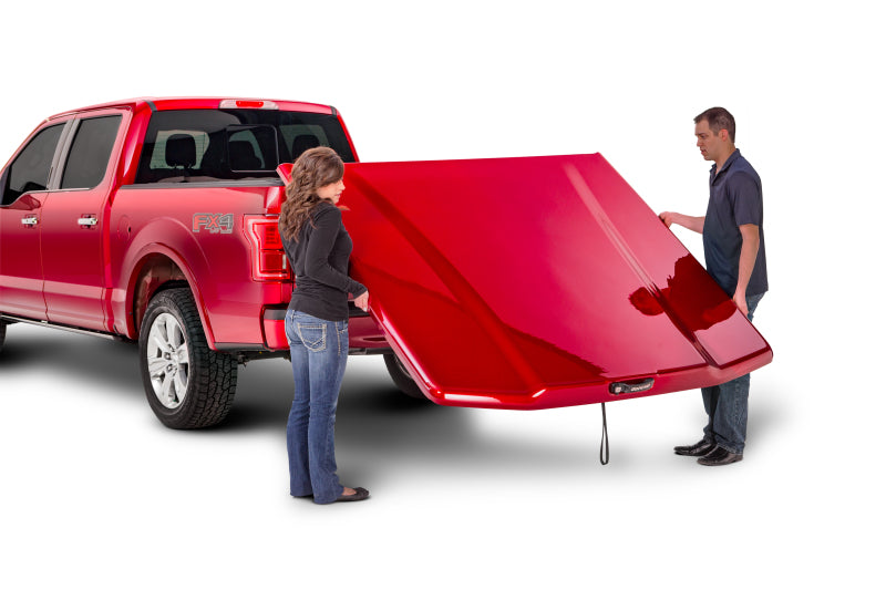 Undercover 2018 Chevy Silverado 1500 (19 Legacy) 5.8ft Elite LX Bed Cover - Glory Red
