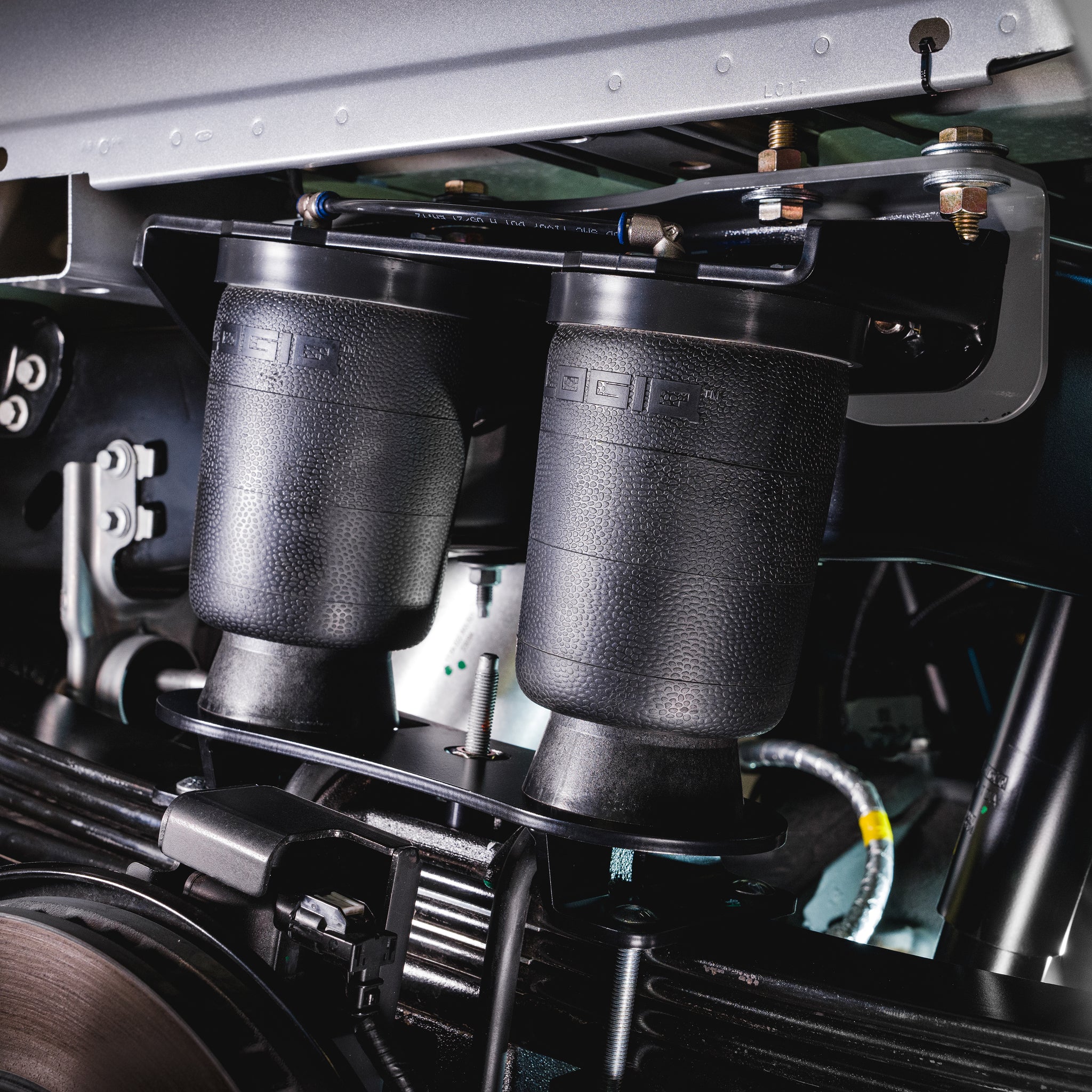 2023+ Ford F-250 / F-350 / F-450 - Air Spring Kit