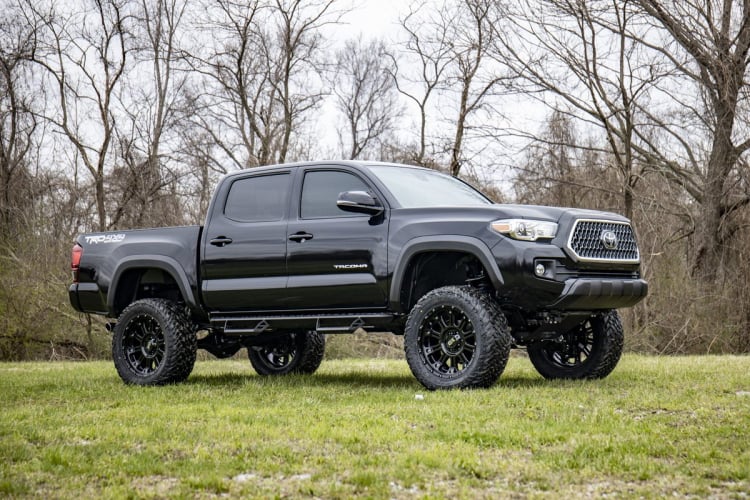Rough Country 6 INCH LIFT KIT TOYOTA TACOMA 2WD/4WD (2016-2023)