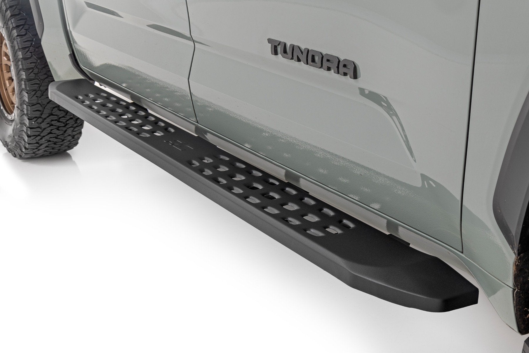 Rough Country RPT2 Running Board Steps for 2022-2025 Toyota Tundra - Bolt On