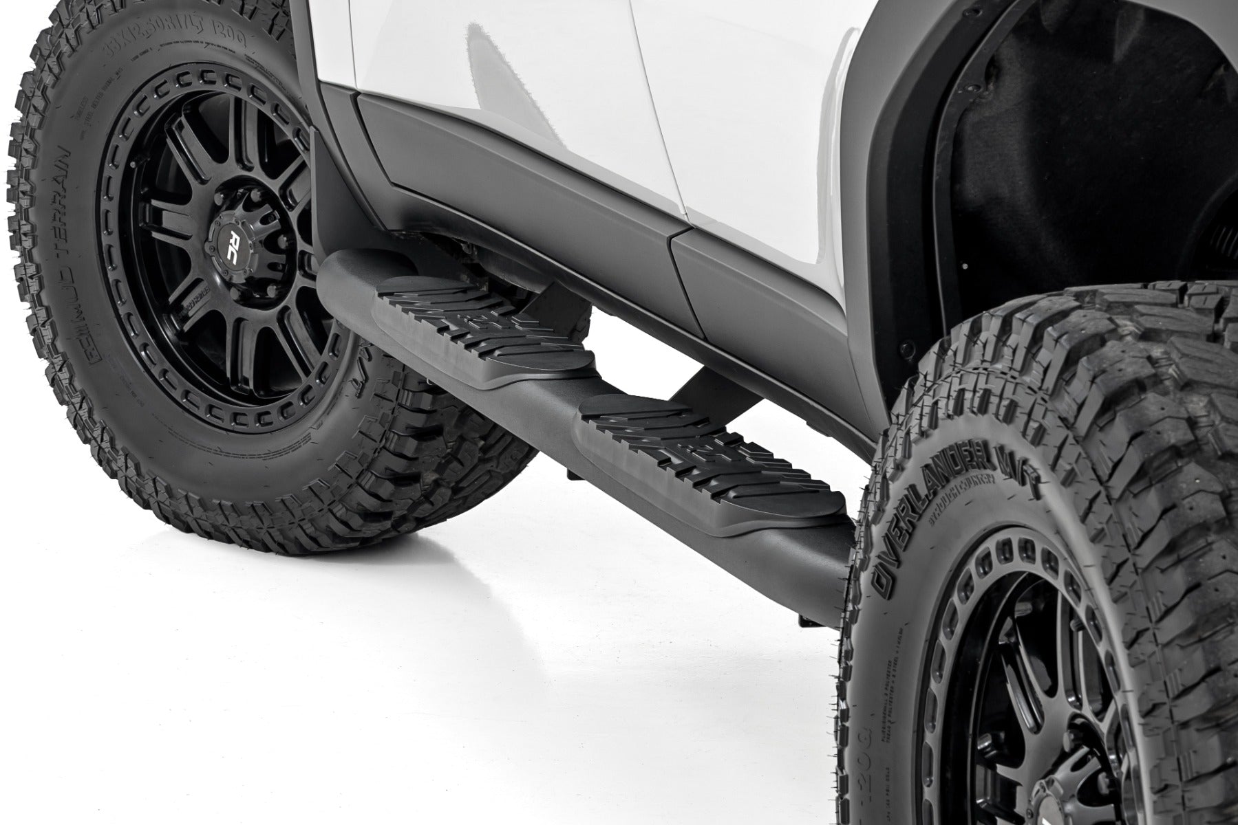 Oval Nerf Steps | Black | Toyota Land Cruiser 4WD (2024-2026)