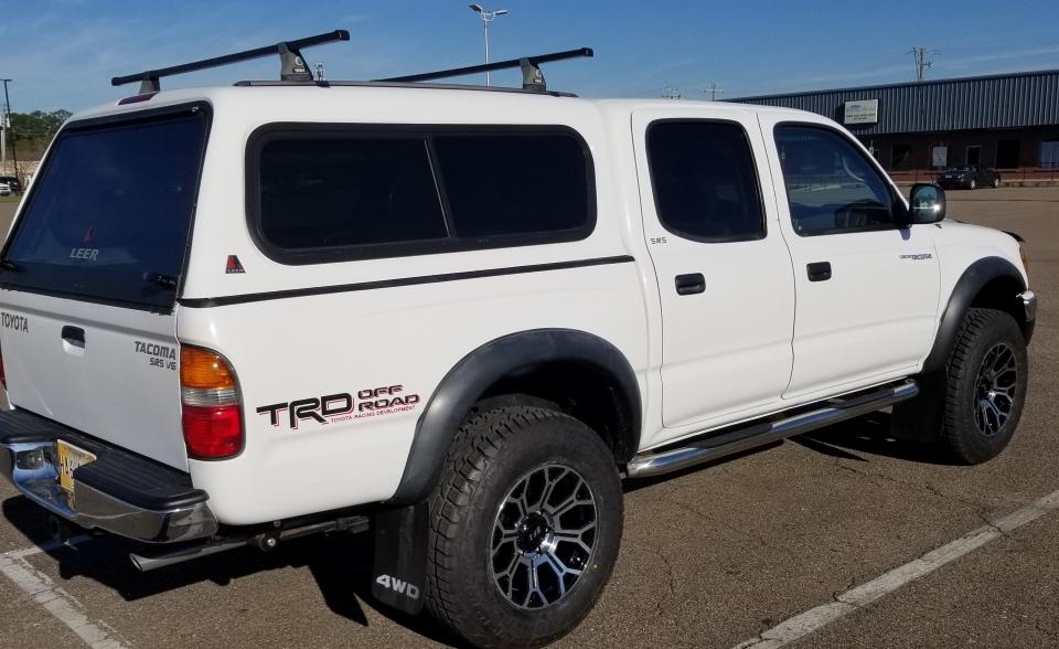 Rough Country 740.23 Lift Kit 2.5" for 1995-2004 Toyota Tacoma 2WD/4WD (with Full Struts)