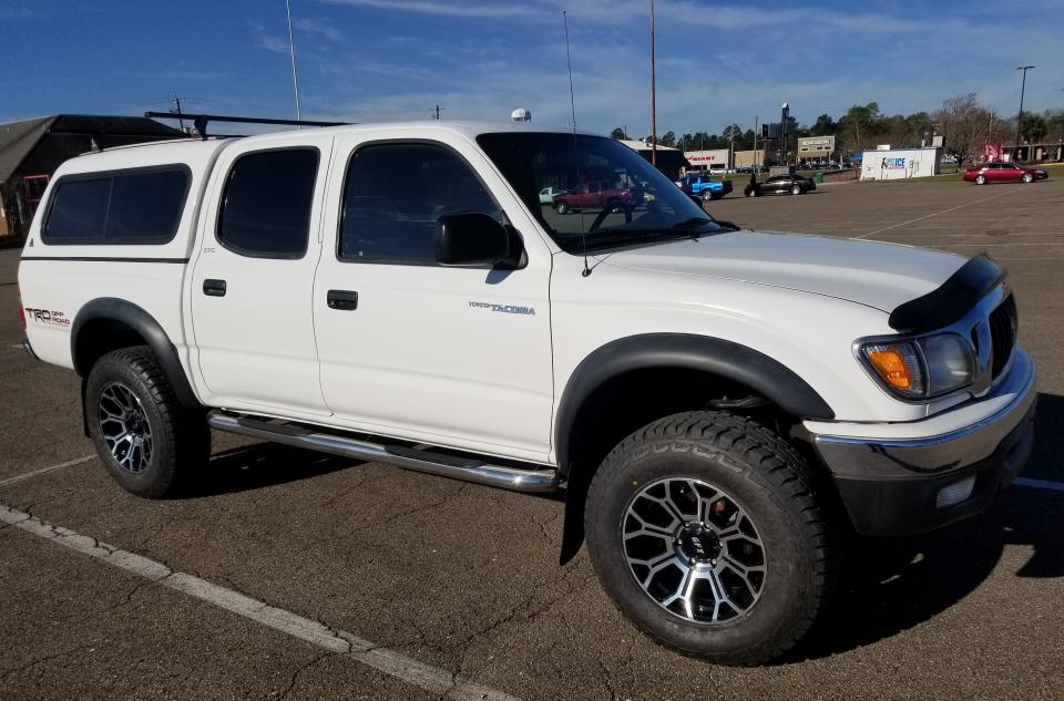 Rough Country 740.23 Lift Kit 2.5" for 1995-2004 Toyota Tacoma 2WD/4WD (with Full Struts)