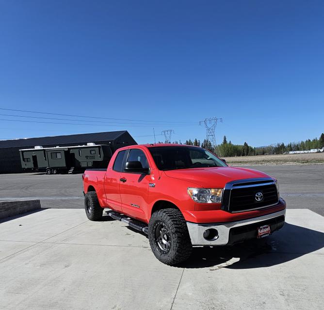 Rough Country 501090 Complete Loaded Struts 2" Lift for 2007-2021 Toyota Tundra