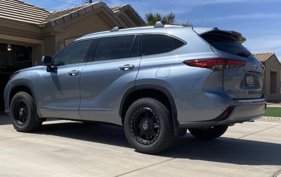 Rough Country 2" Lift Kit for 2020 Toyota Highlander 4WD
