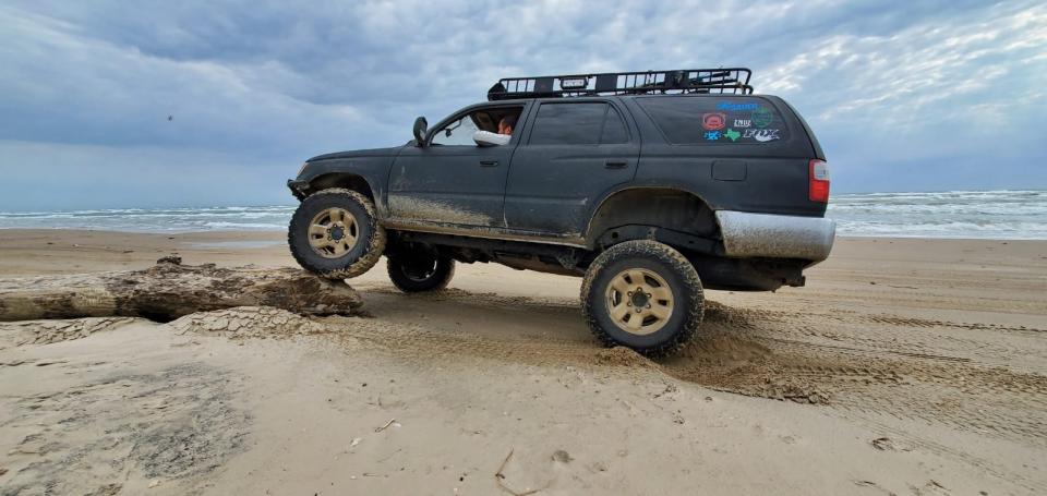 Rough Country 77140 Lift Kit 3" with Performance M1 Monotube Struts for 1996-2002 Toyota 4Runner