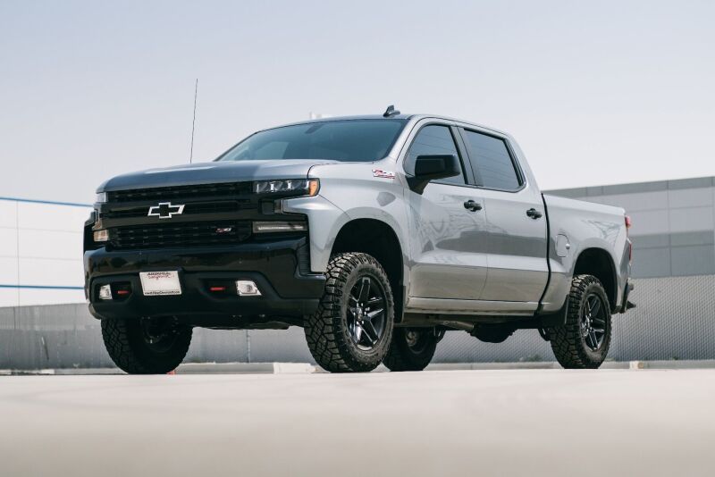 Cognito 19-24 Chevy/GMC Silverado/Sierra 1500 4WD 1in Perf Leveling Kit w/ Elka 2.0 IFP Shocks