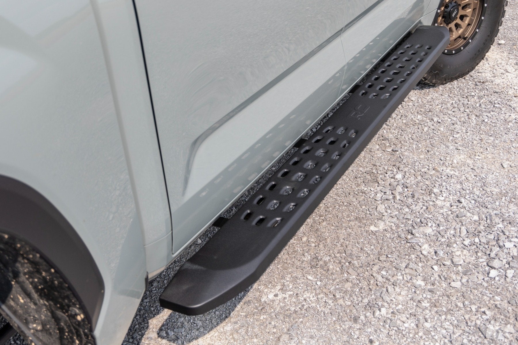 Rough Country RPT2 Running Board Steps for 2022-2025 Toyota Tundra - Bolt On