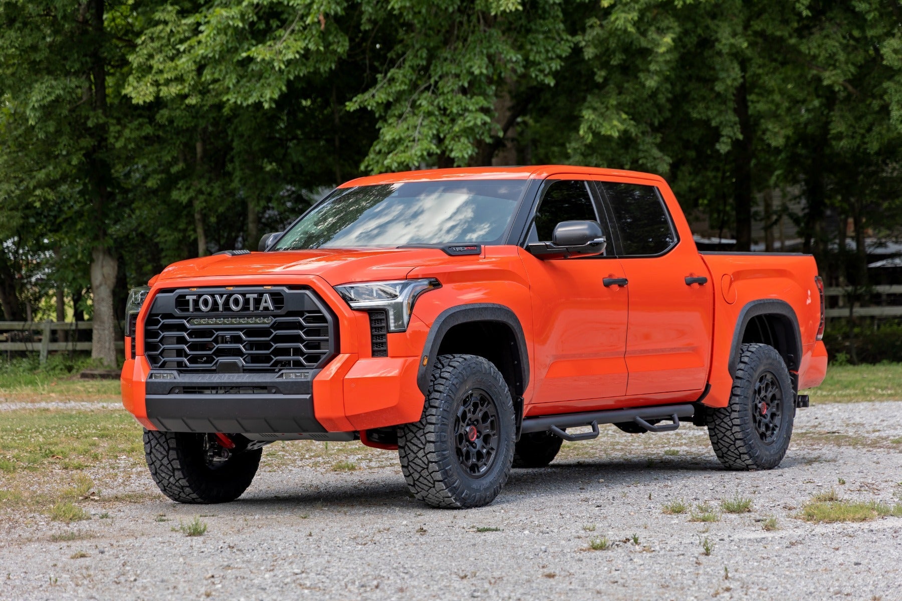 Rough Country Lift Kit 2.5" for TRD PRO 2022-2024 Toyota Tundra 4WD (With UCA)