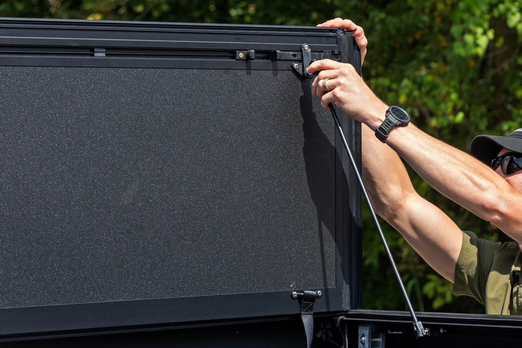 Rough Country 49319550 Tri Fold Aluminum Hard Tonneau Cover for 2009-2018 Ram 1500 (5.7" Bed)