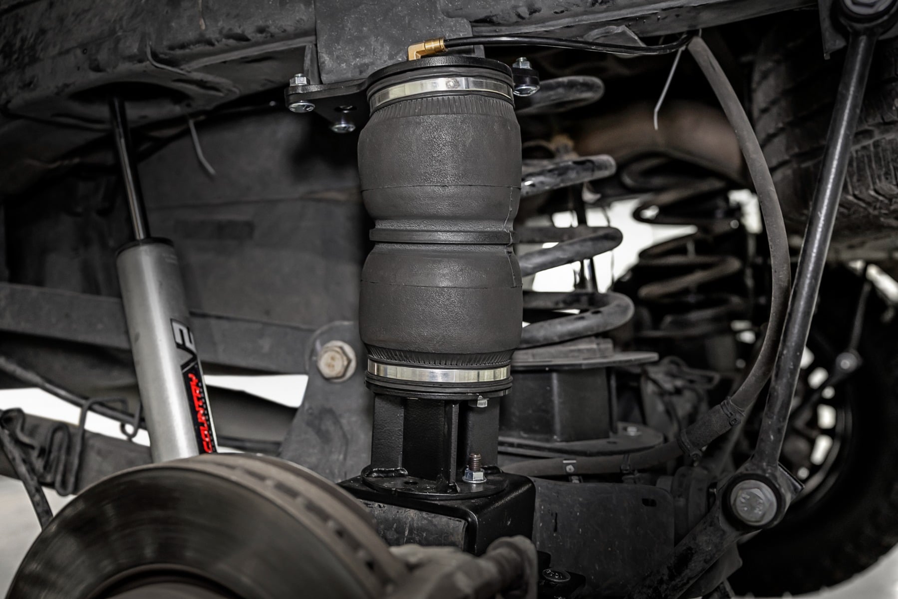 Air Spring Kit w/compressor | Ram 2500 4WD (2014-2026)