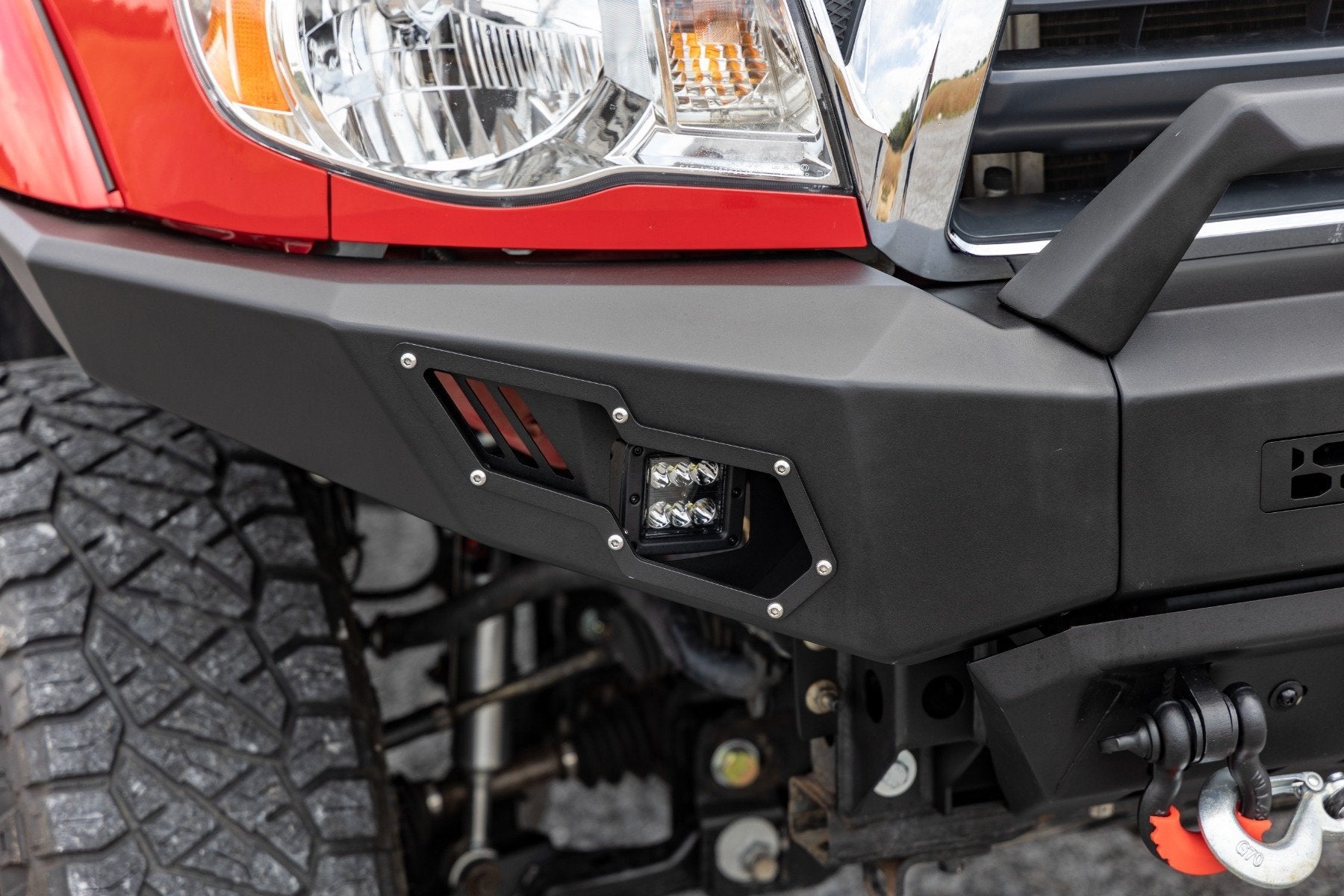 Rough Country High Clearence Winch Bumper with LED Lights for 2005-2011 Toyota Tacoma