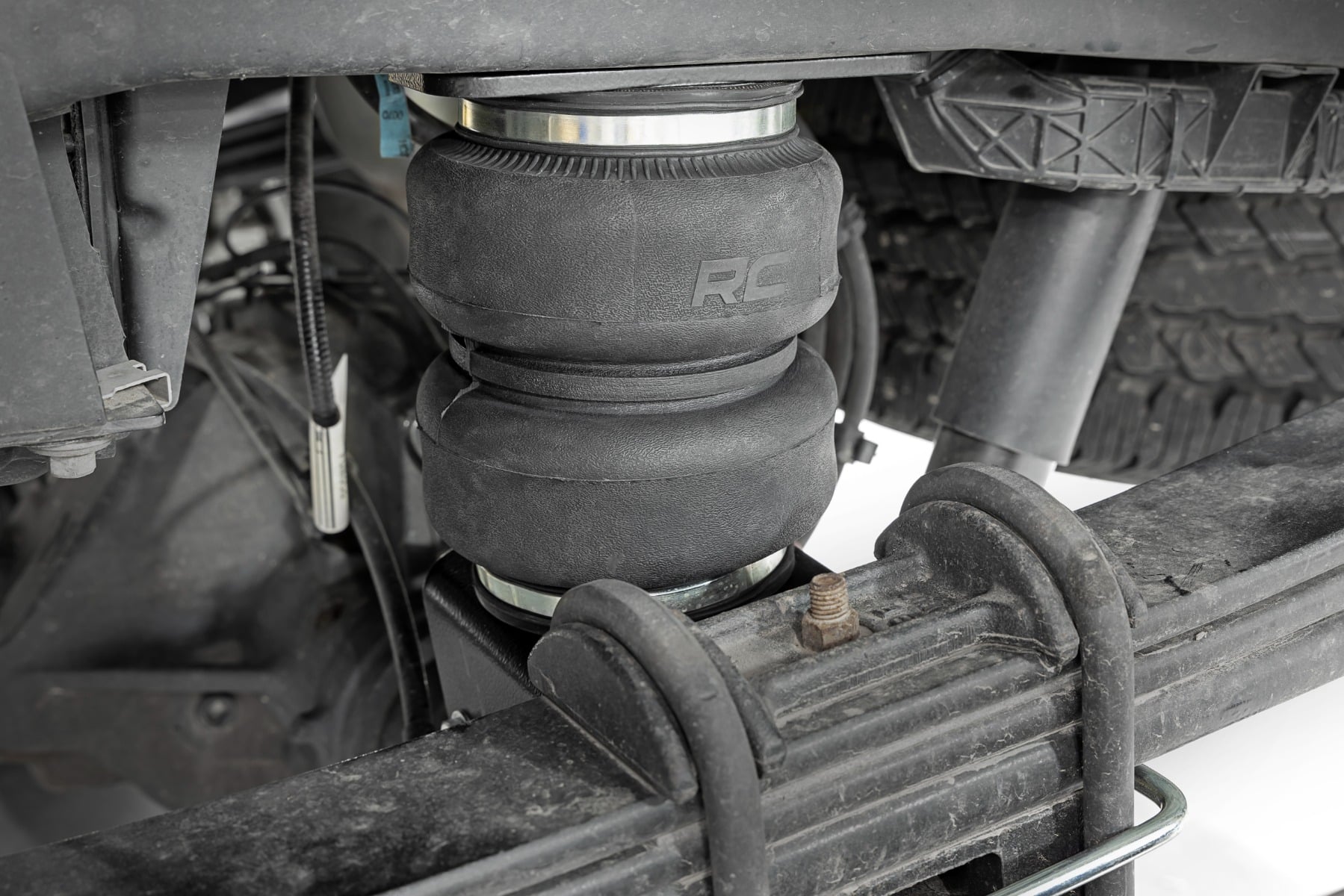 Air Spring Kit w/ compressor | Ford F-250/F-350 Super Duty 4WD (2017-2026)