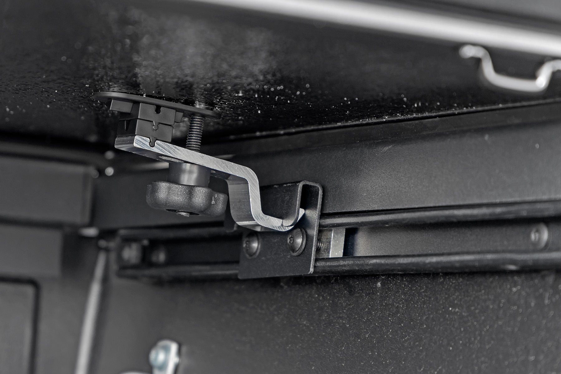 Rough Country 45716501A Tri Fold Aluminum Tonneau Cover for 2016-2023 Toyota Tacoma (5' Bed)