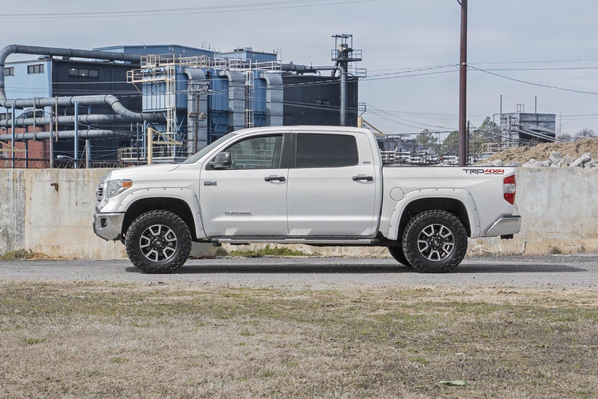 Rough Country 870 Leveling Kit 2.5-3" for 2007-2021 Toyota Tundra 2WD / 4WD