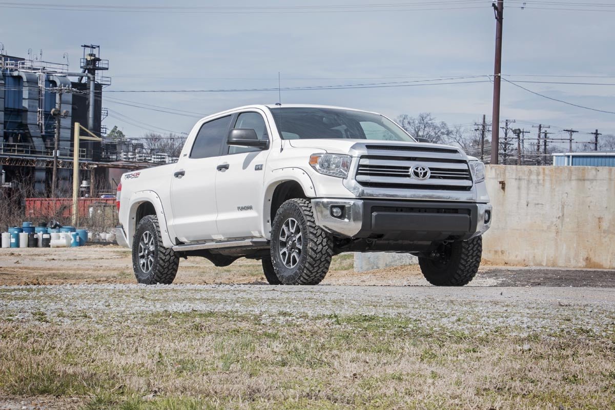 Rough Country 870 Leveling Kit 2.5-3" for 2007-2021 Toyota Tundra 2WD / 4WD