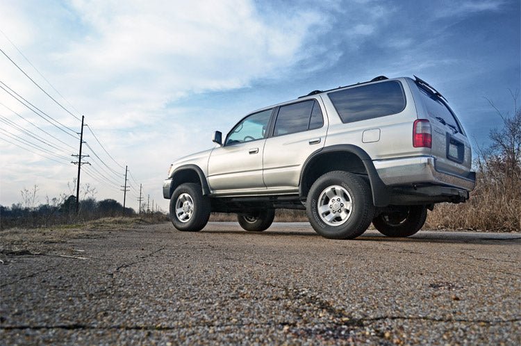 Rough Country 77140 Lift Kit 3" with Performance M1 Monotube Struts for 1996-2002 Toyota 4Runner