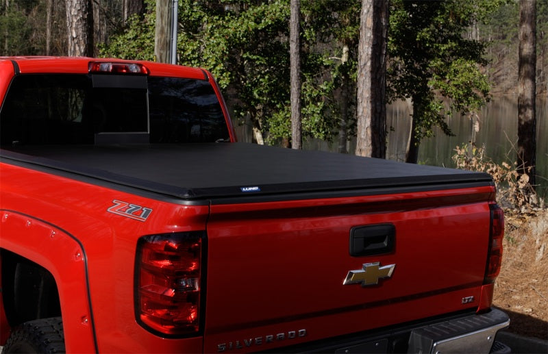 Lund 05-10 Dodge Dakota Fleetside (6.5ft. Bed) Hard Fold Tonneau Cover - Black