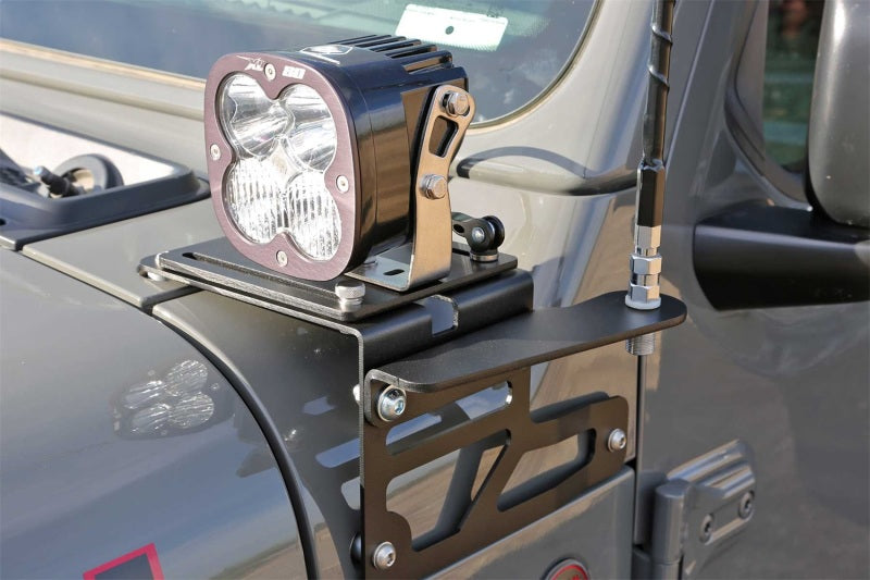 Fabtech 18-21 Jeep JL/JT Antenna Light Bracket Kit (Adjustable)