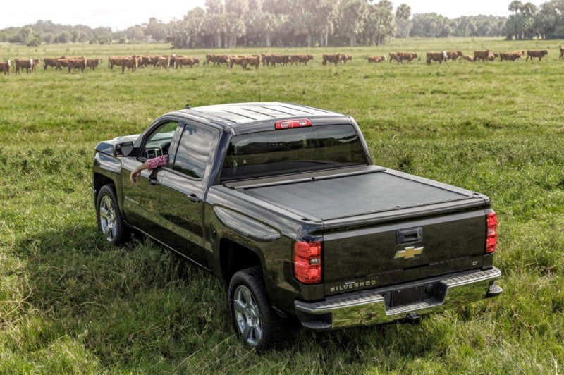 Roll-N-Lock 07-13 Chevy Silverado/Sierra 1500 w/OE Rail Caps LB 96-1/4in M-Series Tonneau Cover